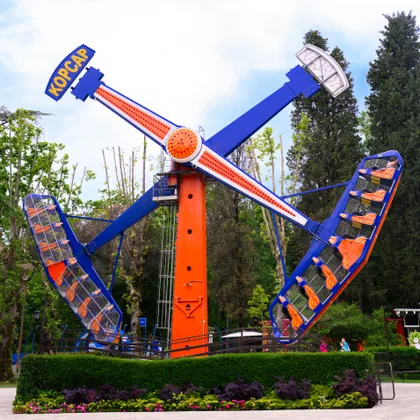 Корсар в парке Ривьера
