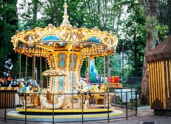 Лошадки в парке Ривьера