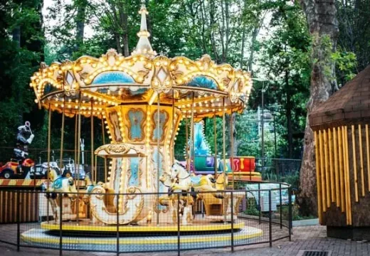 Лошадки в парке Ривьера
